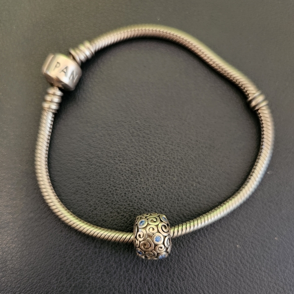 Pandora Bracelet Charm Clip - Picture 1 of 1